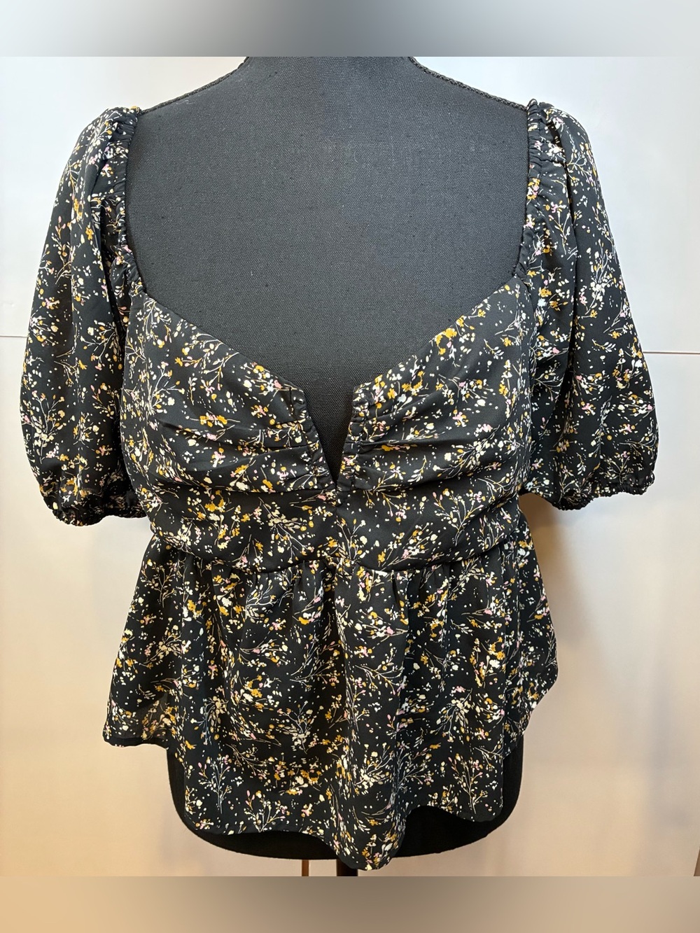 Lush Black Ditsy Floral Peplum Blouse XL Puff Sleeve Smocked Back